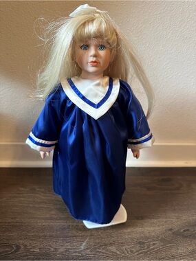 House of Lloyd - Choir Porcelain Doll “Tara Elizabeth” with stand